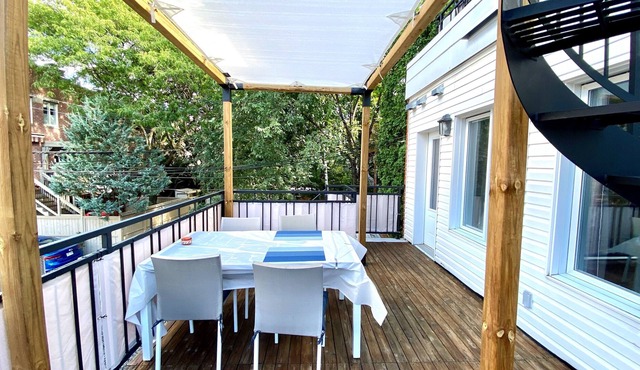 Downtown condo w/terrasse -Comfortable, quiet haven in the midst of everything!