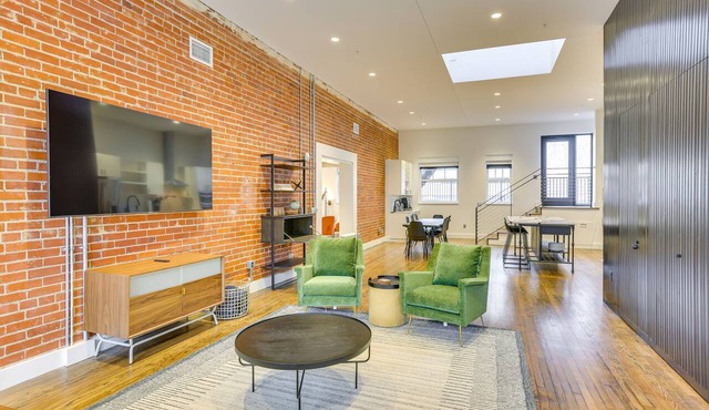 Downtown Omaha Getaway w/ Deck & Gas Grill!
