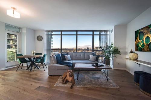 Downtown Toronto Condo Parking Sleeps 4 Balcony Walk to Lake