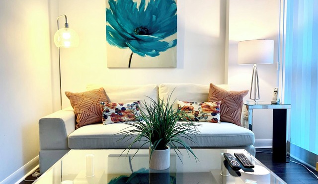 Downtown Toronto Executive Furnished Condo In Entertainment & Business District