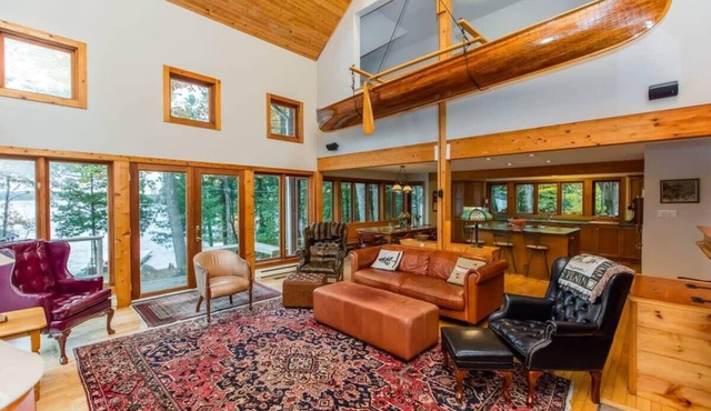 Dream Weaver privacy & stunning long lake views!