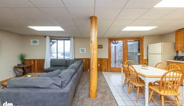 Eagle's Haven - Lower - 2 bedroom, 1 Bath