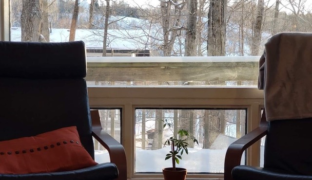 EAGLE VIEW | Cozy ski-side chalet for all seasons | 25 Mins From Ottawa