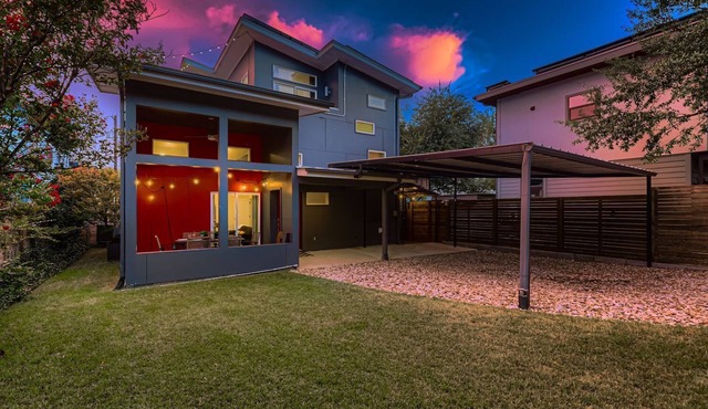 East Austin Modern | Rooftop Deck | Walk to Bars