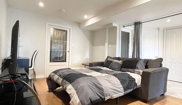 Ella's Cozy Retreat at Richmond Hill