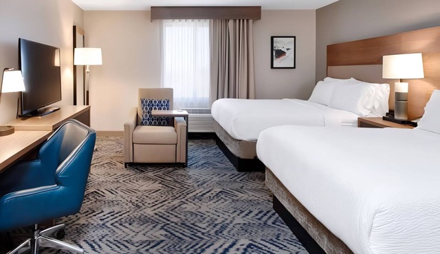 Enjoy Convenient Location at Clean, Comfortable Suite w/Fully Equipped Kitchen