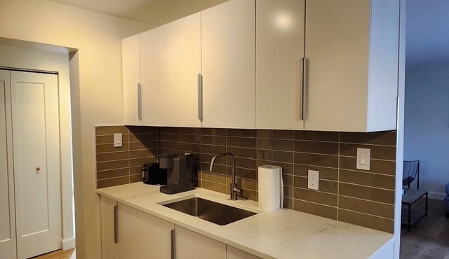 ENTIRE 2 BEDROOM APARTMENT BY UW RESEARCH PARK