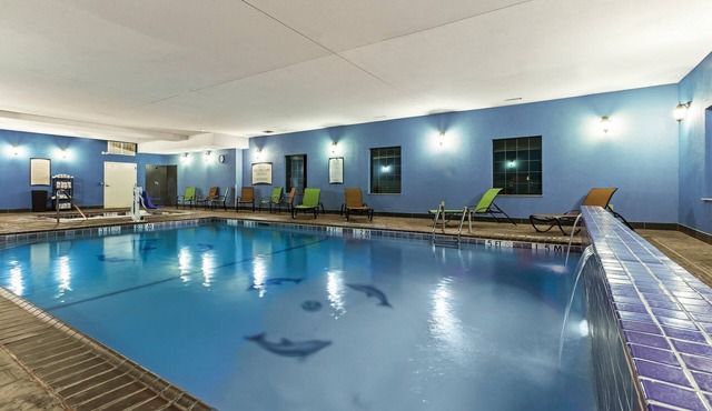 Equipped King Studio | Free Daily Breakfast, Indoor Pool + Fitness Center