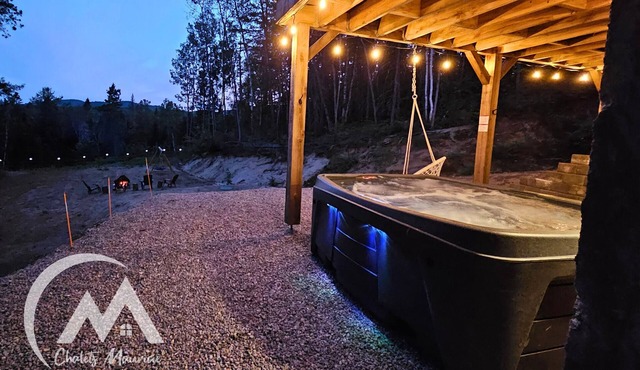 Espace de Rêve! Chalet Neuf avec SPA, vue imprenable sur les montagnes!