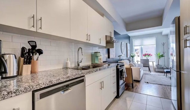 Etobicoke Elegance: Tech StaynSociable Living - Toronto: CRE-E at 51 Creekbank n