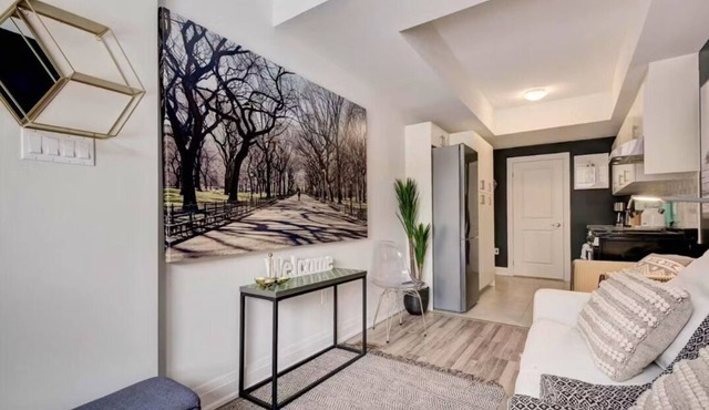 Etobicoke Elegance: Tech StaynSociable Living - Toronto: CRE-E at 51 Creekbank n