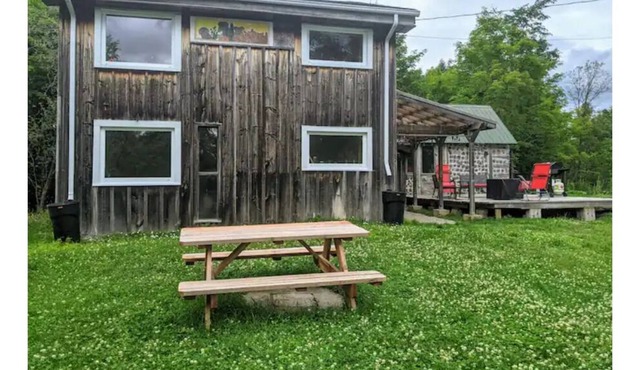 Exceptional Log Cabin - 3Bdrms + Full Kitchen