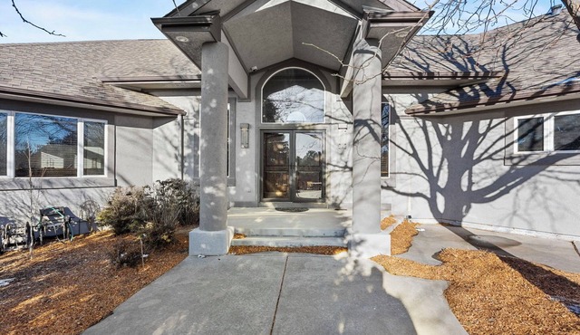 Exclusive Villa with Expansive Space &Private Bar