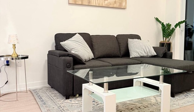 🌟 Executive Condo in Prime Erin Mills Location – Walk to Mall & Hospital 🌟