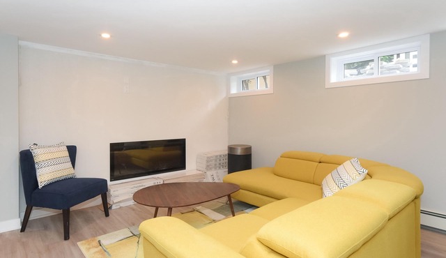 Executive high end 3 bdrm, 3 baths lower apt