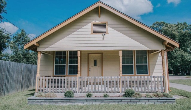 Executive Living 4BR 2BA in Beaumont