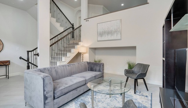 Executive Living At The Shops of Legacy Plano. FAMILY, KIDS & PETS FRIENDLY!