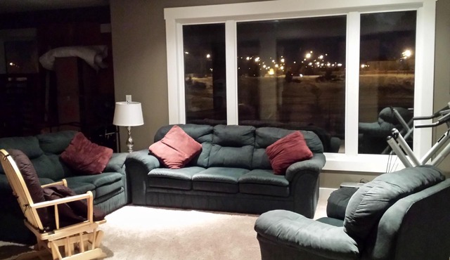 Executive Quiet Home on Edge of City1