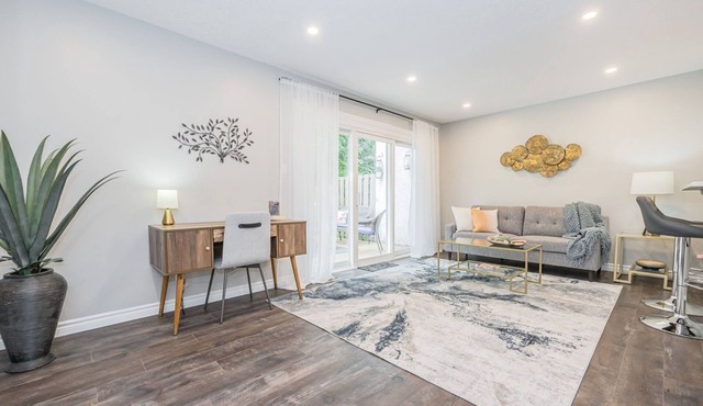 Executive Townhouse in Central Waterloo