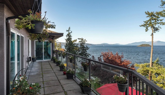 Executive Waterfront Residence with Private Deep Water Dock in Victoria