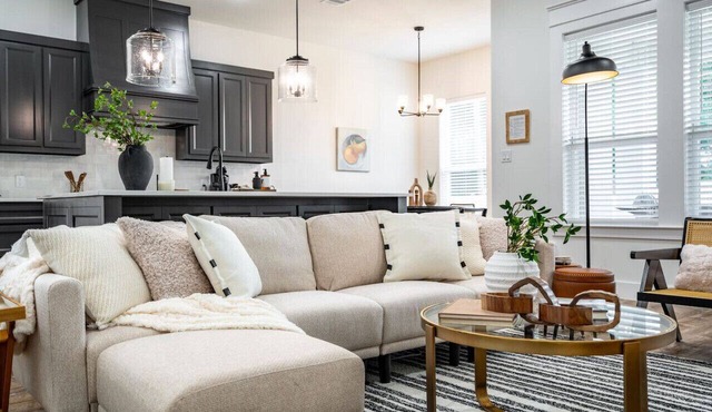 Expertly Designed Home w/Fire Pit + Telescope