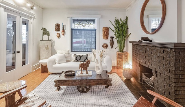 Exquisite Vintage Hotel - Steps to Downtown