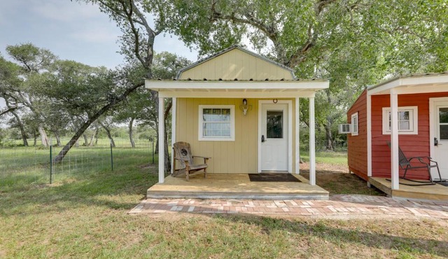Family-Friendly Ranch Compound, 5 Mi to Splashway!