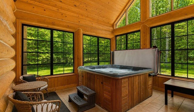 Fiddler Lake Resort: Cozy Chalet + Hot Tub