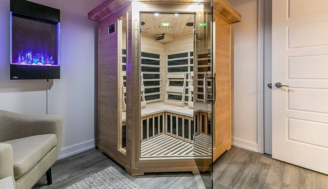 Fire & Ice Spa Getaway at Friday Harbour w/ Private SAUNA!