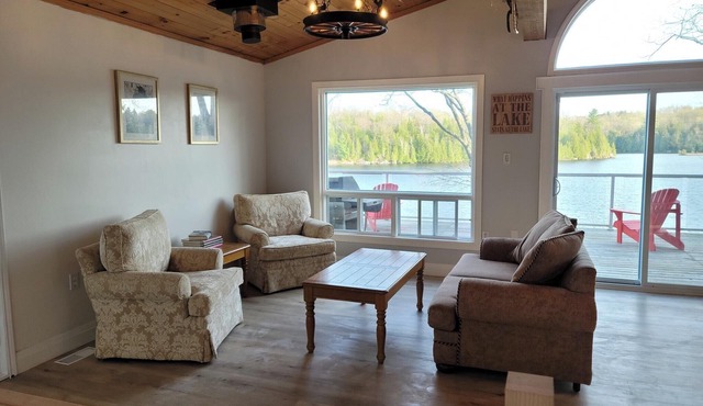 Firefly Hut - Cheerful 6-bedroom cottage with serene beauty