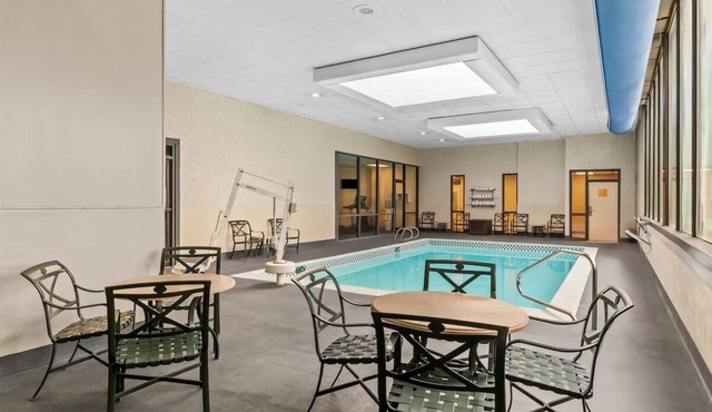 Flexible & Comfortable Space | Deluxe One King Bed Pet Friendly | Free Parking