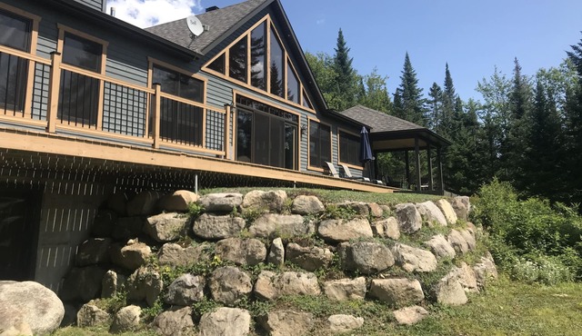Forest Chalet, by the *river*, hot tub*, *ski*, near Mont-Tremblant, 5 beds