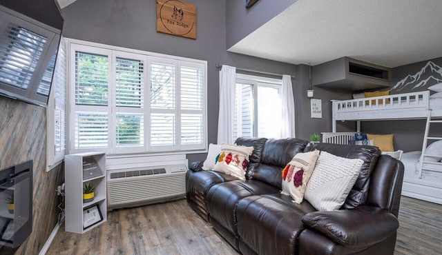 Fox Ridge | Hot Tub & Shuttle w/Patio
