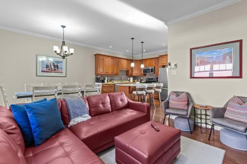 Freshwater Joys 4BR Jellybean Home Near Downtown