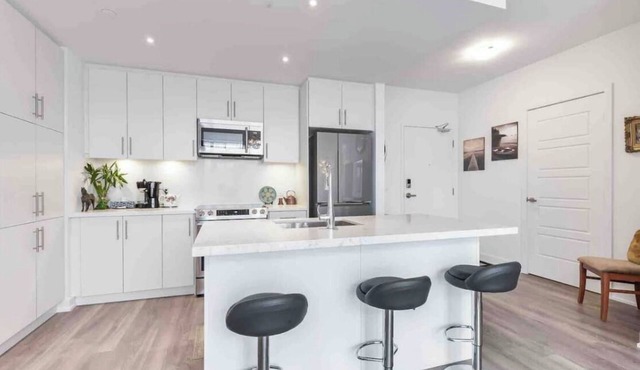 Friday harbour Aquarius 2 bedroom Condo Lake Simcoe
