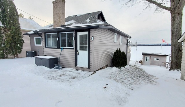 Front lake view cottage with peace and quite place