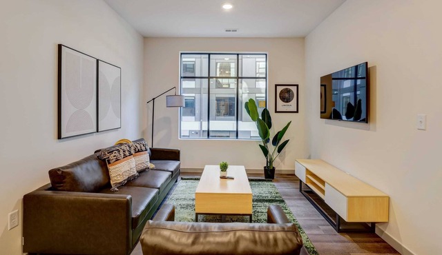 Frontdesk | 1 BR Apt by University of Nebraska