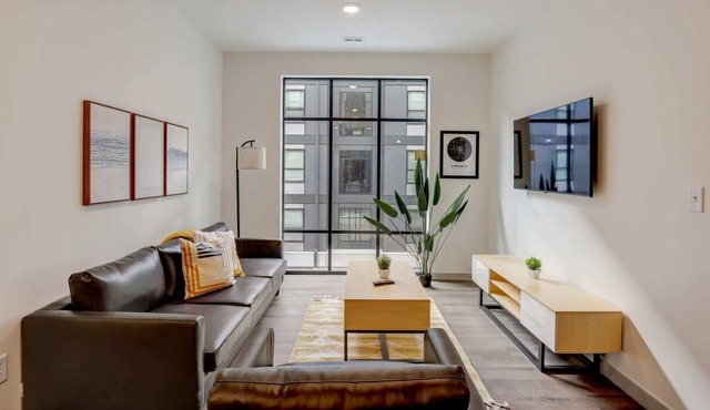 Frontdesk | 4 BR Apt close to Mahoney Golf Course