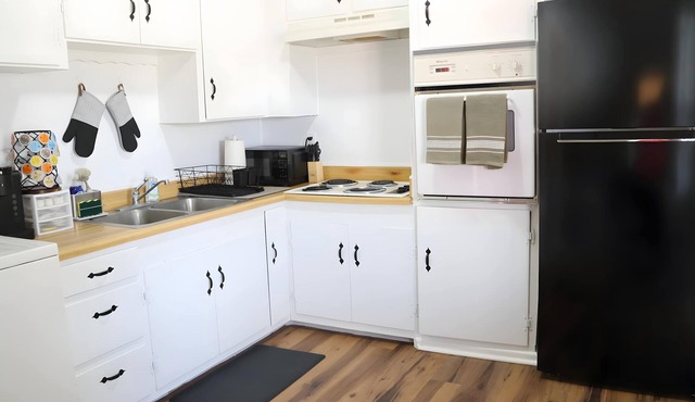 Full Kitchen + In-Unit Laundry | 2BR Crew Housing