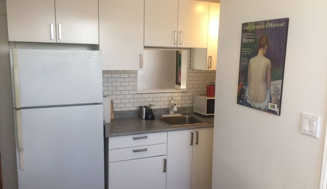 Furnished 2 bedroom flat on 3rd Floor of downtown family home. Walk everywhere!