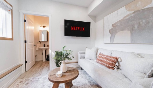 GarageSuite| 2BD + Ping Pong Fun