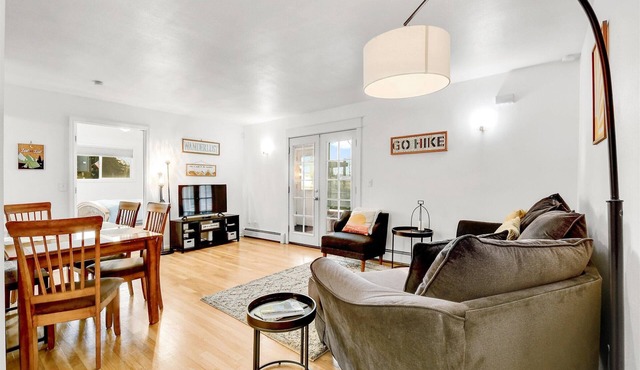 Generational Home w/Separate Spaces 1King 2Queen, Neighbors to Prov & ANMC.