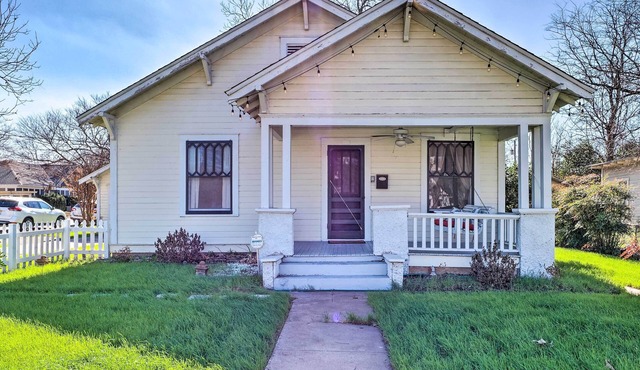 Georgetown Vacation Rental Close to Town Square!