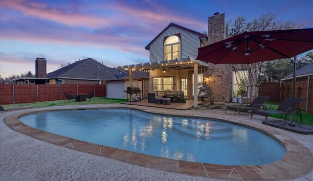 Glamorous 4BR 2B Home With Pool, Game Room & Fire Pit