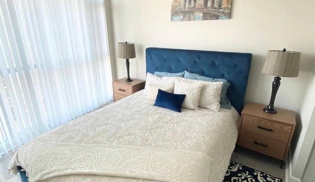 GLOBALSTAY. Charming Lake View 1bd+den in Downtown