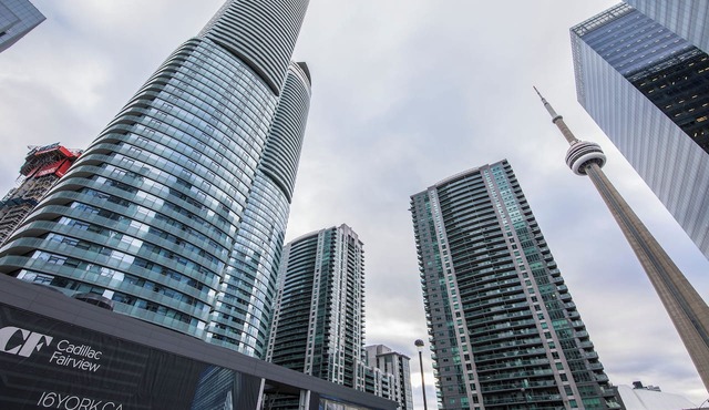 GLOBALSTAY. Unbeatable 53 Floor CN Tower view