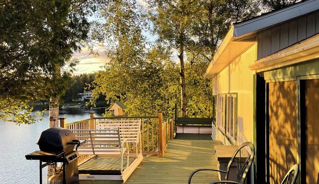 Golden Hour - rustic, cozy, and peaceful cottage for nature lovers