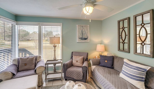 Golf Course Views! Couple's Retreat in Diamondhead