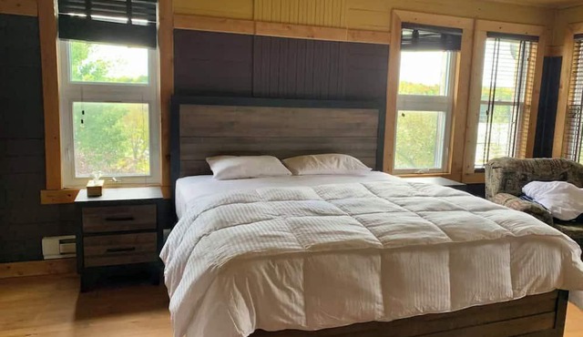 Gorgeous Waterfront villa fully equipped! w/ Hottub