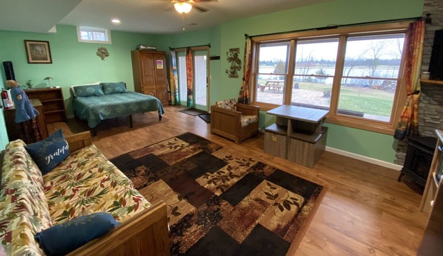Grateful Suite Studio Lakefront Aptmt. Pets OK. Fall Special!